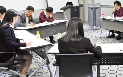  면접 모습을 머릿 속에 그려보면 실전에 도움이 되죠