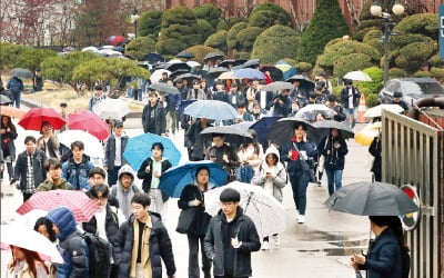  "칠칠맞다"는 칭찬하는 말이에요~