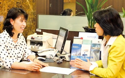  우수고객 상대하는 '은행영업의 꽃' PB파트, 전문성과 함께 커뮤니케이션 능력도 중요해