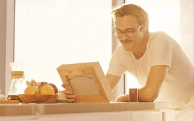 컴퓨터 속 연인 사만다, OS 사라지며 허무한 이별…AI와 사랑에 빠지면 매몰비용 따윈 없을 줄 알았어