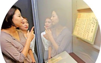  문장을 비트는 서술어 '전망이다'