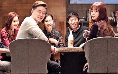  스마트폰으로 모든 것 해결하는 포노사피엔스…전화기 속 40년 절친은 완벽한 타인이었다