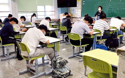  경기고 홍성진 학생 고교 1위…주니어 테샛 1등 김예림 학생