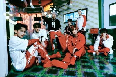 'Form Crazy' NCT DREAM, topped the album chart with 4.2 million pre-orders