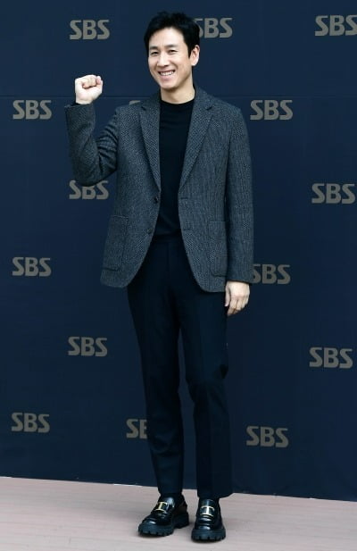 Lee Sun-gyun, body search and seizure on 'drug charges' → cell phone forensics