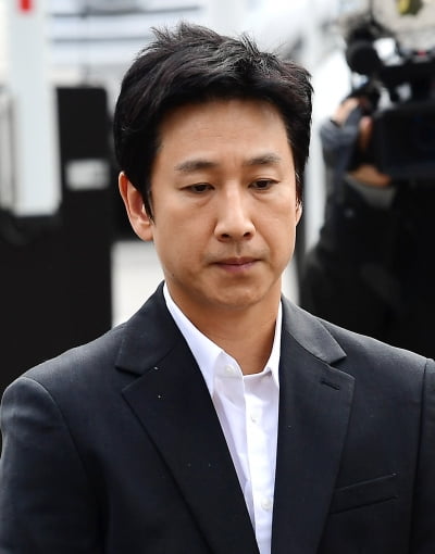 “I received insomnia medication from Mr. A” Lee Seon-gyun, 'intentional' to suppress investigation… Mobile phone forensics 'attention'