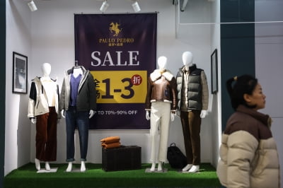 “초저가 패딩의 민낯” 中,셔틀콕 깃털 뽑아 다운재킷으로 둔갑