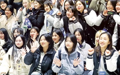  활짝 웃는 25학번 새내기들…"예쁜 꿈 키우세요"