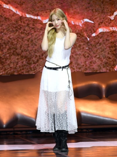 LE SSERAFIM's Kazuha Beautiful from head to toe