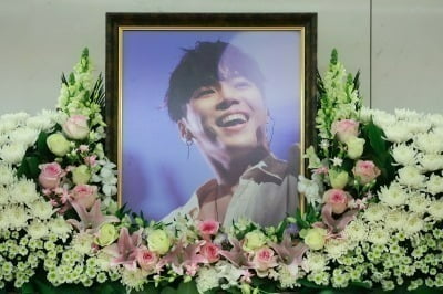 K-Pop Star Lee Hyori Pays Respects at Late Wheesung's Memorial