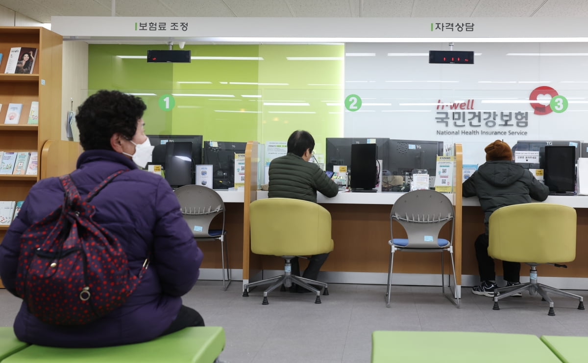 건강보험 재정 위기 심화: 11조 원 적자, 국민 세금으로 메울까?
