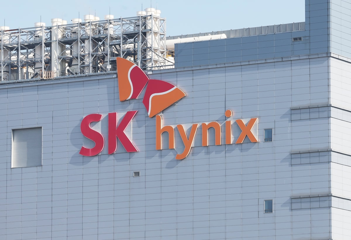 충격! SK하이닉스 핵심 기술 유출, 내부자 이직 과정서 1만건 정보 유출… 화웨이 연루 의혹까지!