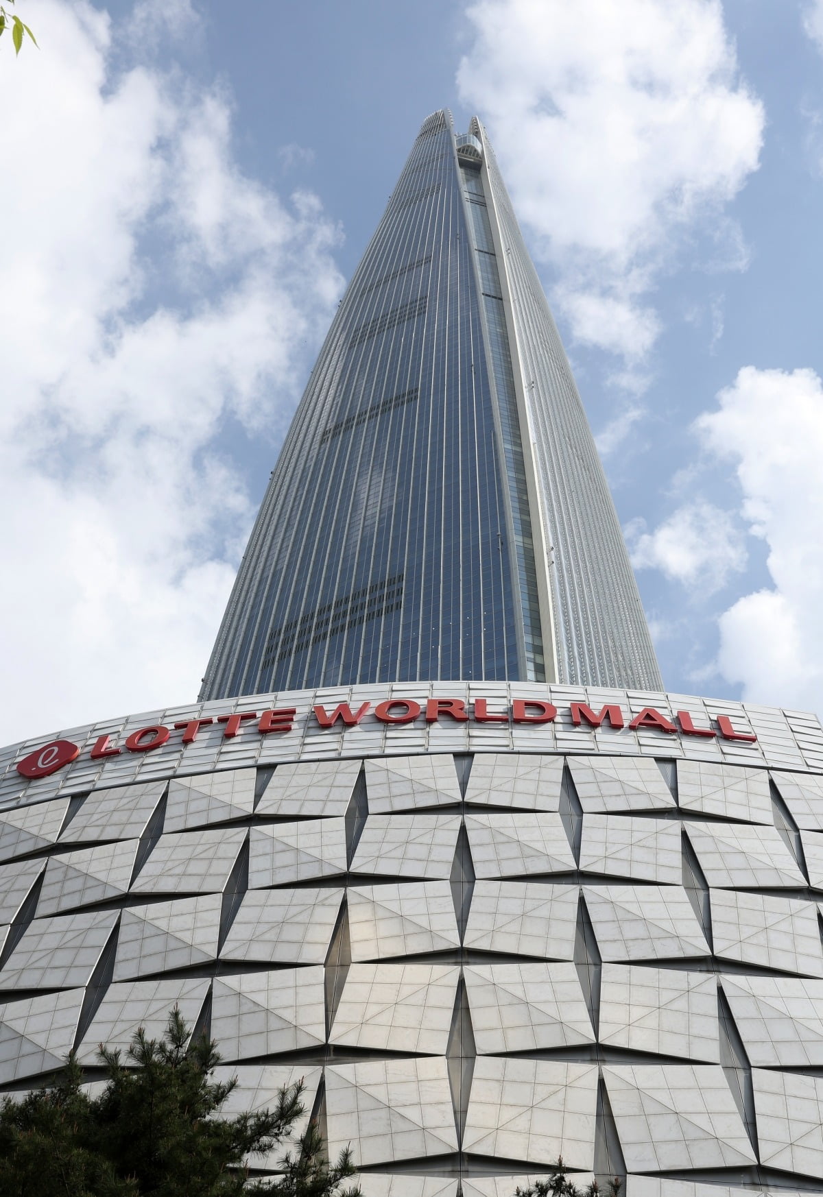 롯데 올라섰고 포스코·GS 밀려났다...달라진 재계 판도 - 뉴스 썸네일 이미지