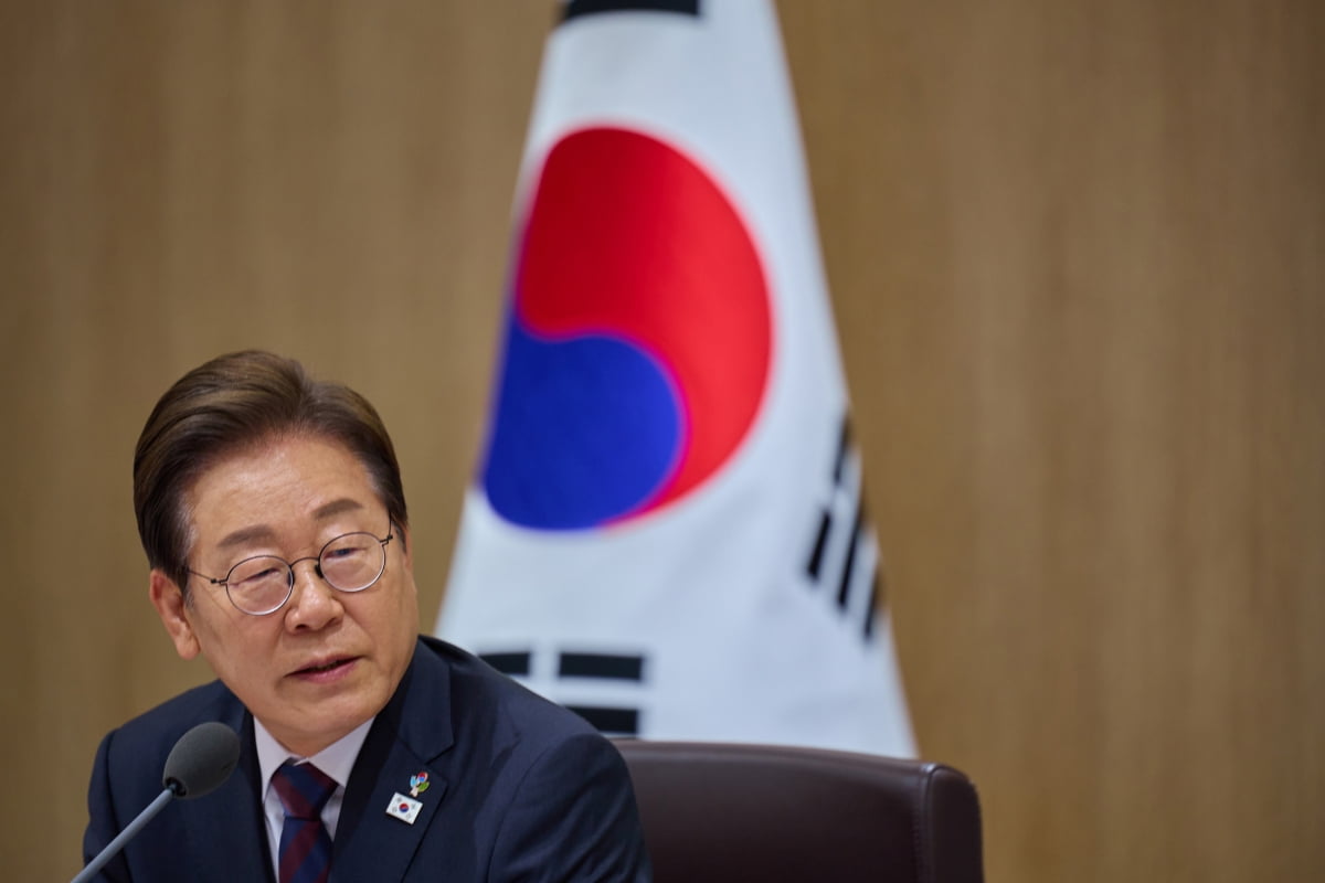 과로로 쓰러진 대통령실 직원, 이재명 대통령의 책임감 있는 발언과 위로