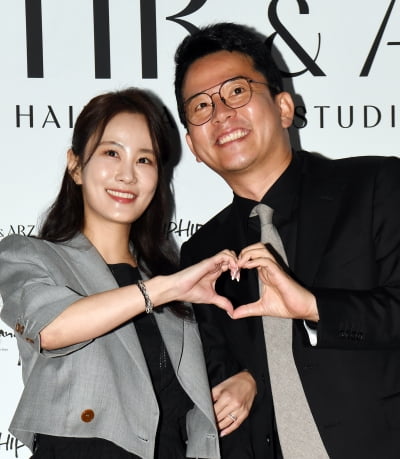 김준호♥김지민, 2세 얼굴 공개했다…"눈은 너 닮은 듯"('준호 지민')