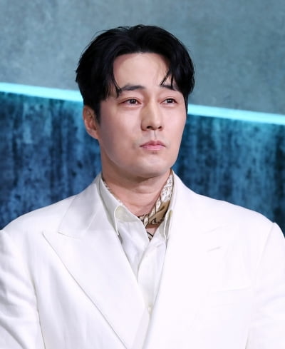 소지섭, '수천만원' 금 선물 늘리고 몸무게 20kg 줄였다…"누아르, 가슴 뛰어"('광장') [TEN인터뷰]