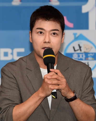 [종합] 전현무, '언론고시 3관왕' 내공 터졌다…남다른 상식 수준('브레인')