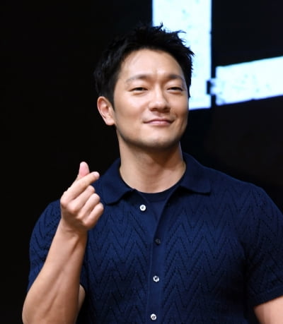 손석구, 회사 설립 1년 만에 쾌거 거뒀다…칸 그랑프리 수상