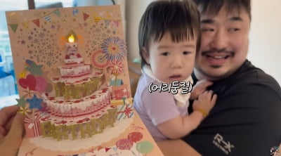Comedians Kang Jae-jun and Lee Eun-hyung Celebrate Their Baby's First Birthday Amidst Busy Preparations