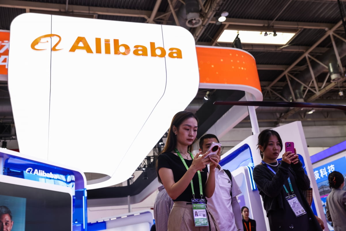알리바바, AI 전환기 핵심은 중장기 방향성 [돈 되는 해외 주식] - 뉴스 썸네일 이미지