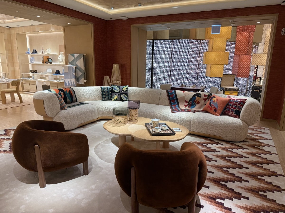 "매장은 기본, 미술관·카페·식당까지"...루이비통이 만든 세계 최대... - 뉴스 썸네일 이미지